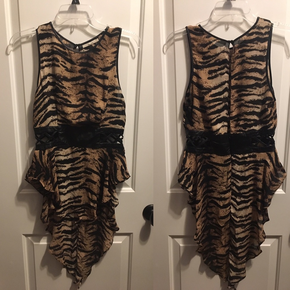 Zio New York size small high low sheer top